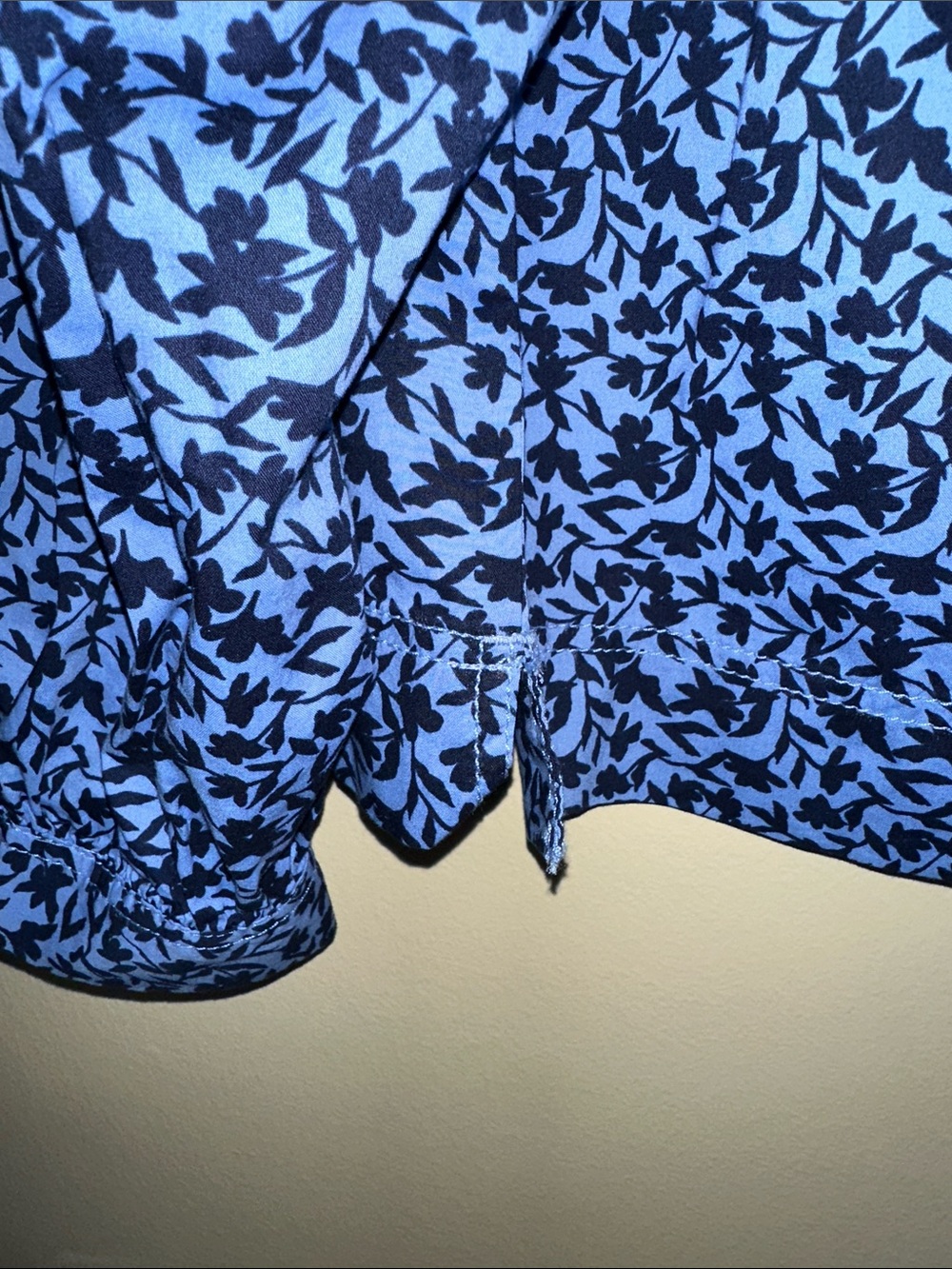 Blue Floral Tie-Neck Blouse - Picture 2 of 6